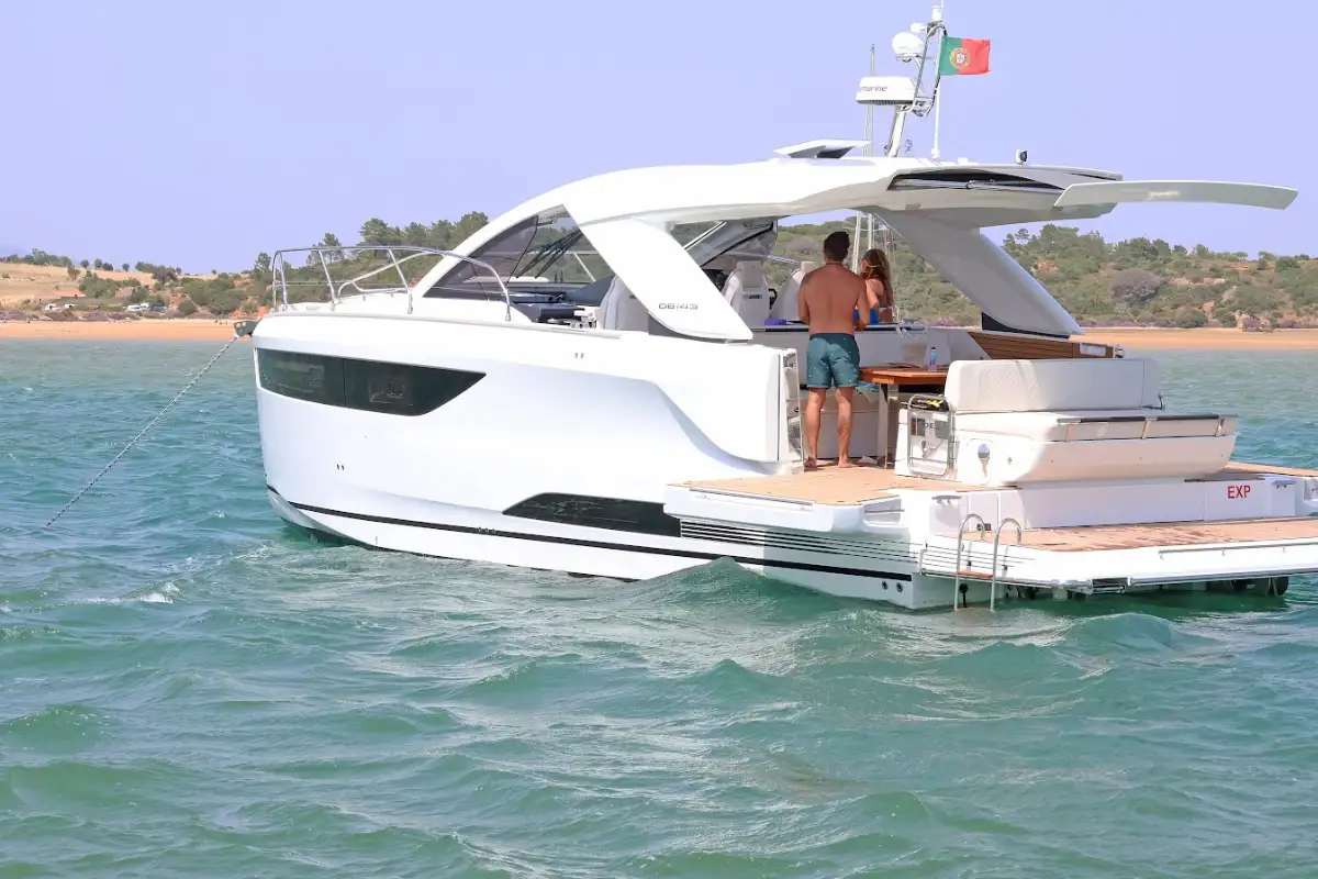 Jeanneau DB/43 motor yacht