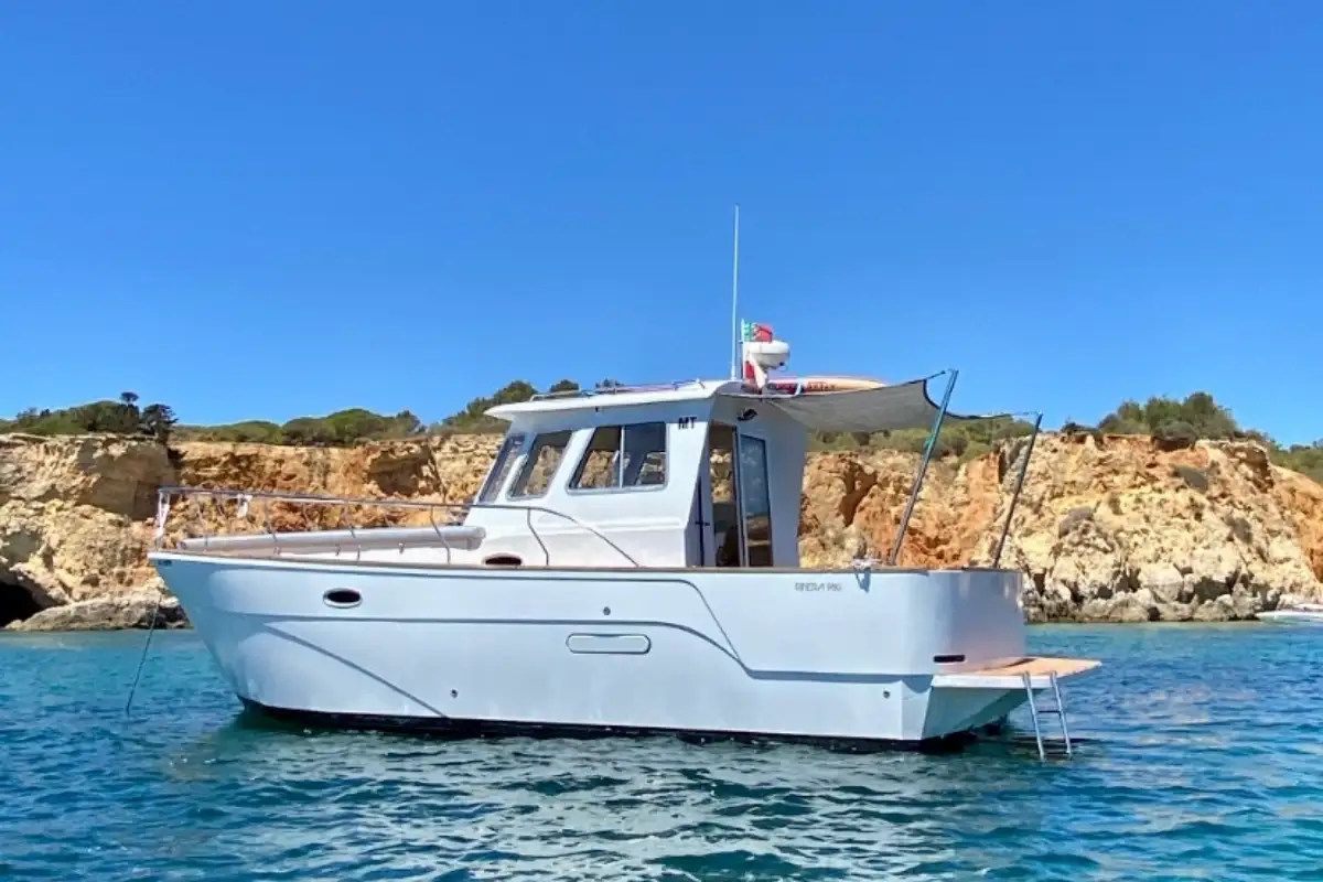 Ribera 980 motor boat “Be Happy”